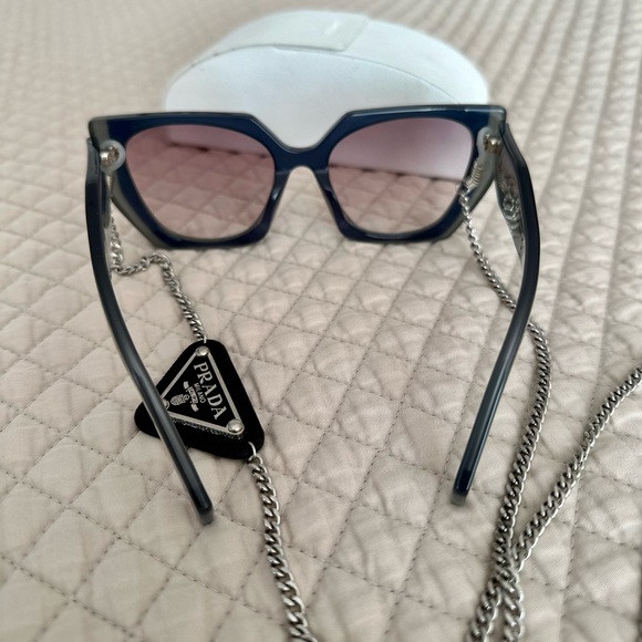 Prada Sunglasses grey acetate with chain, full box. Very good condition - Picture 3 of 5